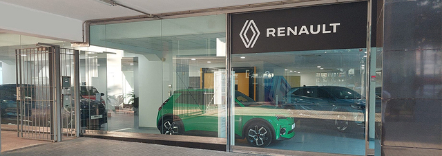 RENAULT LES CORTS BYMYCAR