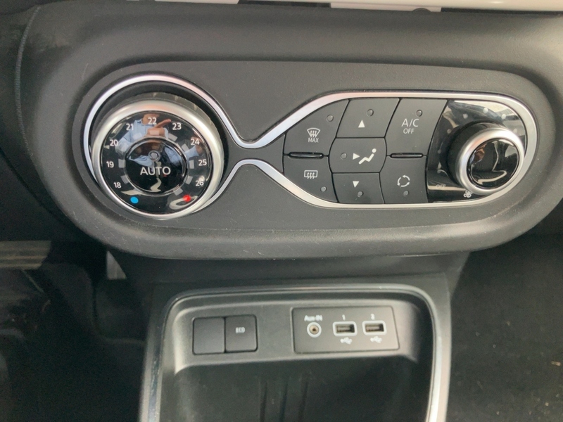 Fahrzeugabbildung Twingo Techno 100% Electric Bild 15 von 19