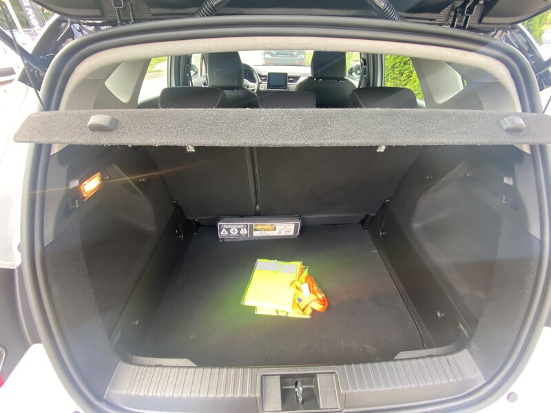 Fahrzeugabbildung Captur EQUILIBRE TCe 140 Bild 7 von 18