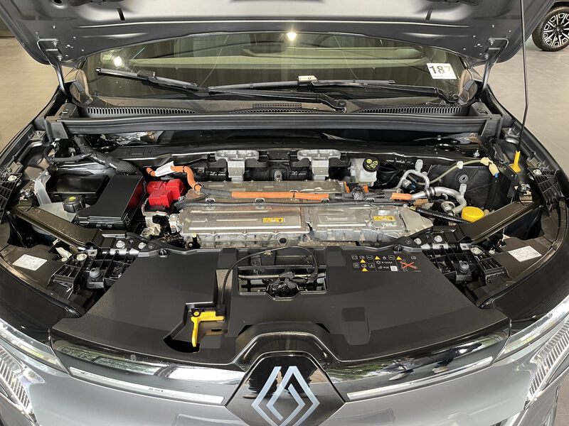 Fahrzeugabbildung Megane E-TECH Techno EV60 220 PS Optimum Charge  Bild 8 von 50