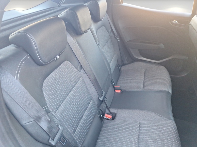 Fahrzeugabbildung Clio INTENS TCe 90 Bild 7 von 17