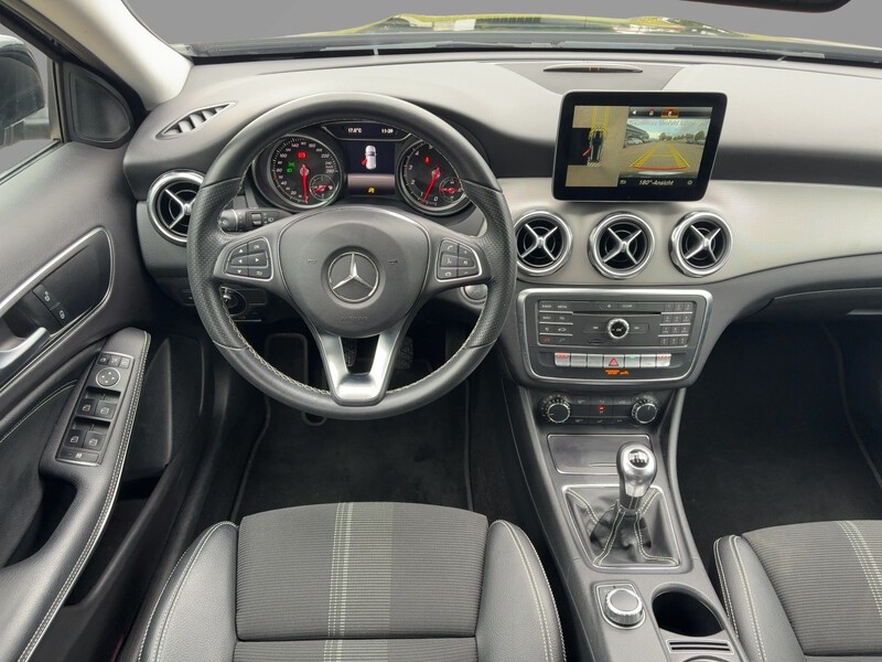 Fahrzeugabbildung GLA 180 *AHK*Navi* Bild 7 von 21