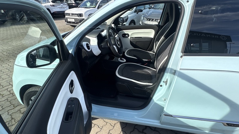 Fahrzeugabbildung Twingo E-Tech 100% elektrisch Bild 9 von 17