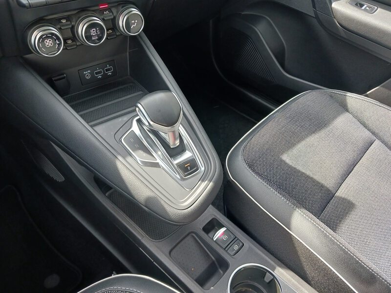Fahrzeugabbildung Captur Intens TCe 155 EDC Start&Stop *AUTOMATIK* Bild 27 von 30