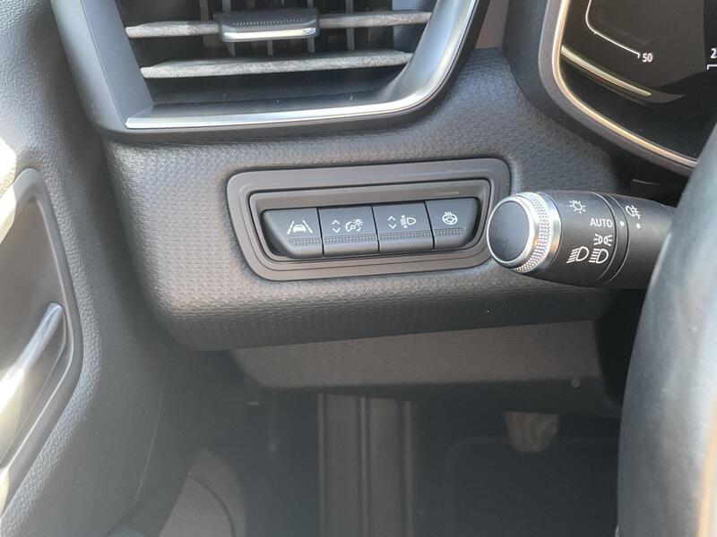 Fahrzeugabbildung Clio INTENS TCe 90 Bild 13 von 23