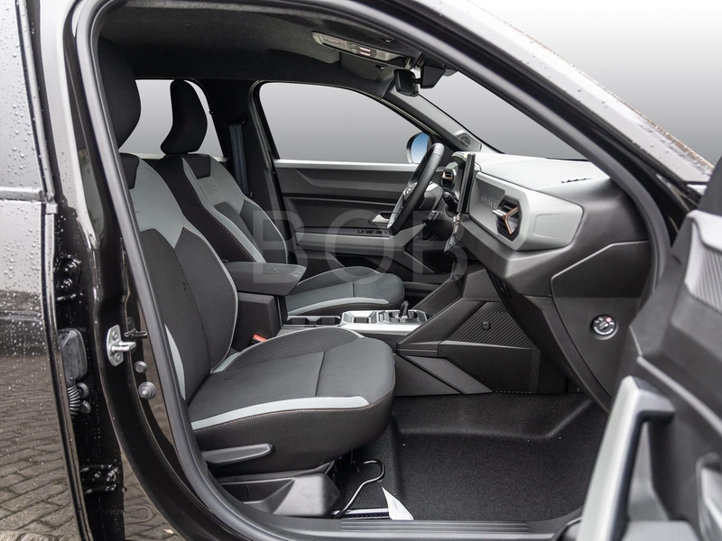 Fahrzeugabbildung Duster NAVI SHZ PDC BT, 8-fach bereift Bild 5 von 15