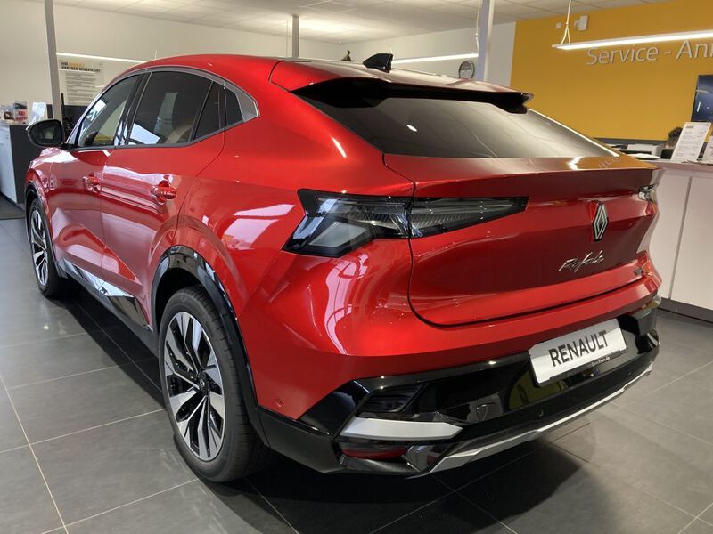 Fahrzeugabbildung Rafale Techno E-Tech Full Hybrid 200 Bild 2 von 13