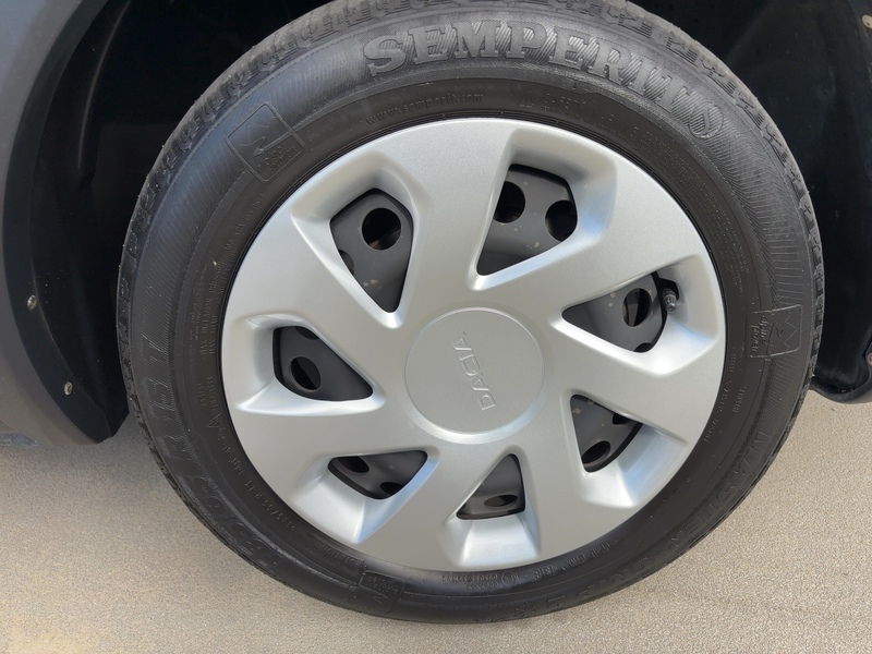 Fahrzeugabbildung Lodgy Stepway SCe 100 7-Sitzer Bild 6 von 15
