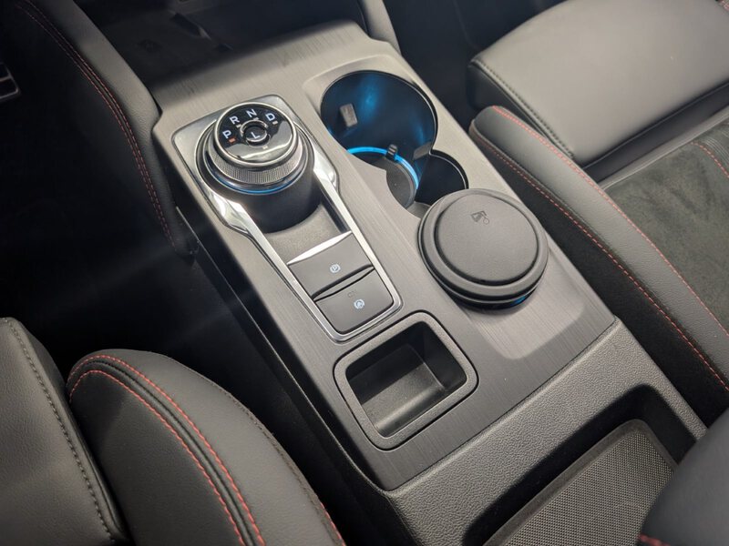 Fahrzeugabbildung Kuga 1.5 EcoBoost ST-Line X 4-Jahre FGS Bild 23 von 47