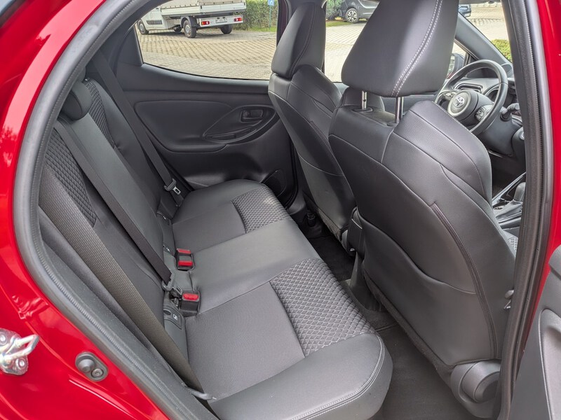 Fahrzeugabbildung Yaris ABS Fahrerairbag ESP Bild 5 von 15