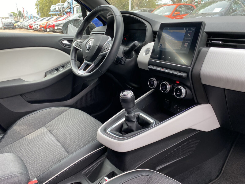 Fahrzeugabbildung Clio Scheckheft Navi Sitzheizung  Bild 18 von 20