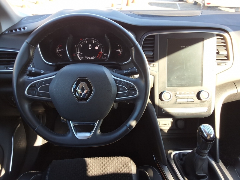 Fahrzeugabbildung Megane ENERGY TCE 130/CARPLAY/PDC/KLIMA Bild 8 von 16