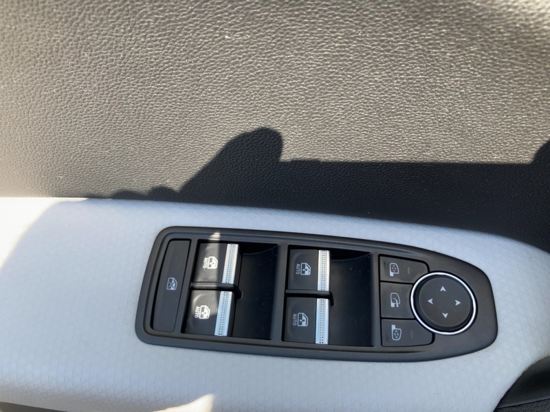 Fahrzeugabbildung Captur Automatik Bild 17 von 18