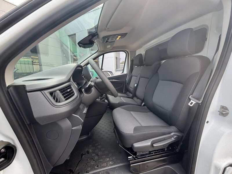 Fahrzeugabbildung Trafic Lkw Komfort L1H1 3,0t Blue dCi 150  Bild 3 von 7