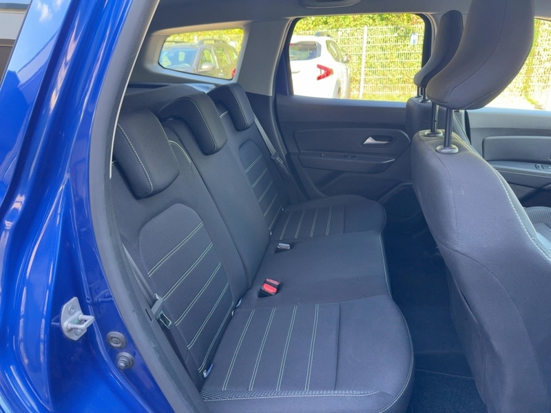 Fahrzeugabbildung Duster Prestige TCe 150 EDC 2WD+CARPLAY+SHZG+KAMERA+ Bild 12 von 15