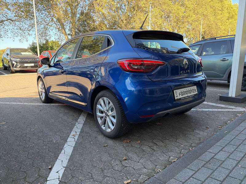 Fahrzeugabbildung Clio PDC+Kamera Sitzheizung Bild 3 von 5