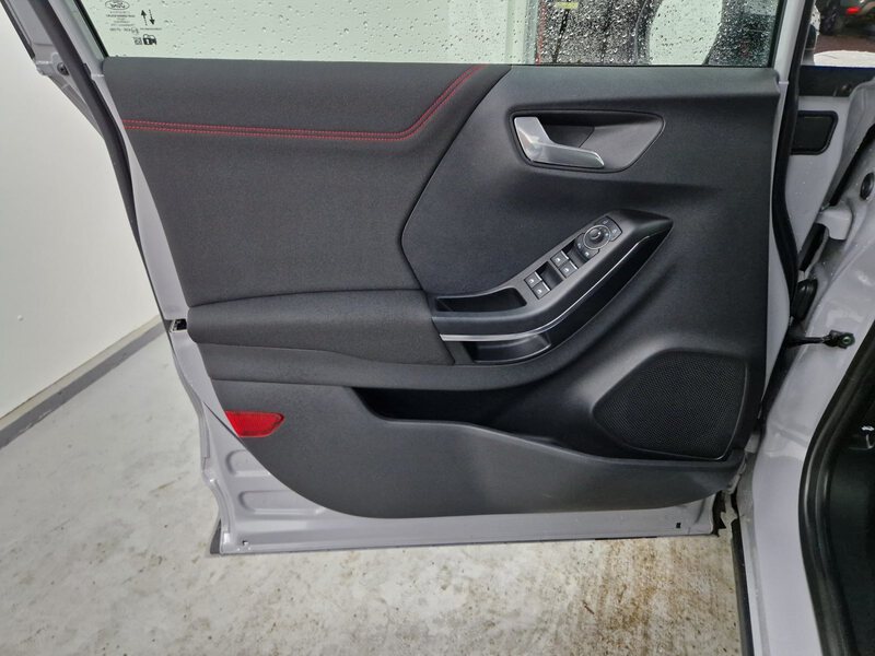 Fahrzeugabbildung Puma 1.0 EcoBoost MHEV ST-Line Winterpaket Bild 29 von 32