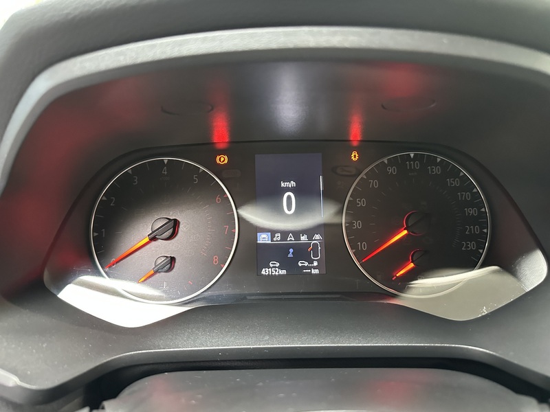 Fahrzeugabbildung Captur EXPERIENCE TCe 90 Bild 37 von 50