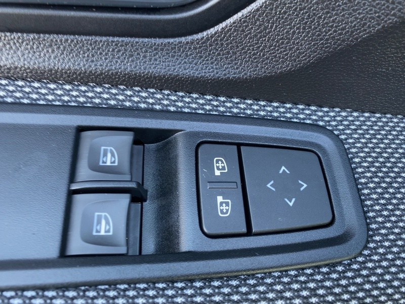 Fahrzeugabbildung Sandero ABS Fahrerairbag ZV Bild 13 von 20