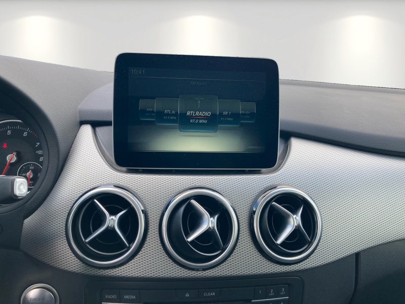 Mercedes-Benz B 200