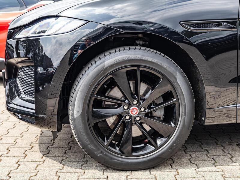 Fahrzeugabbildung F-Pace BLACK PACK WINTER PAKET Bild 9 von 20