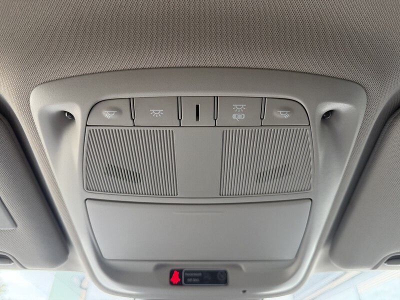 Fahrzeugabbildung Koleos ++Automatik++ Bild 33 von 44