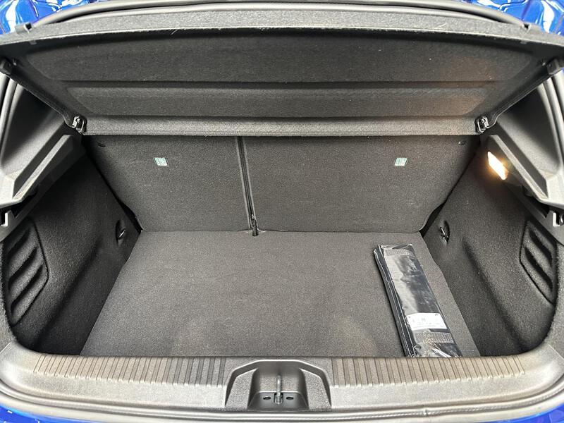 Fahrzeugabbildung Clio R.S. LINE E-TECH 145 Bild 23 von 50