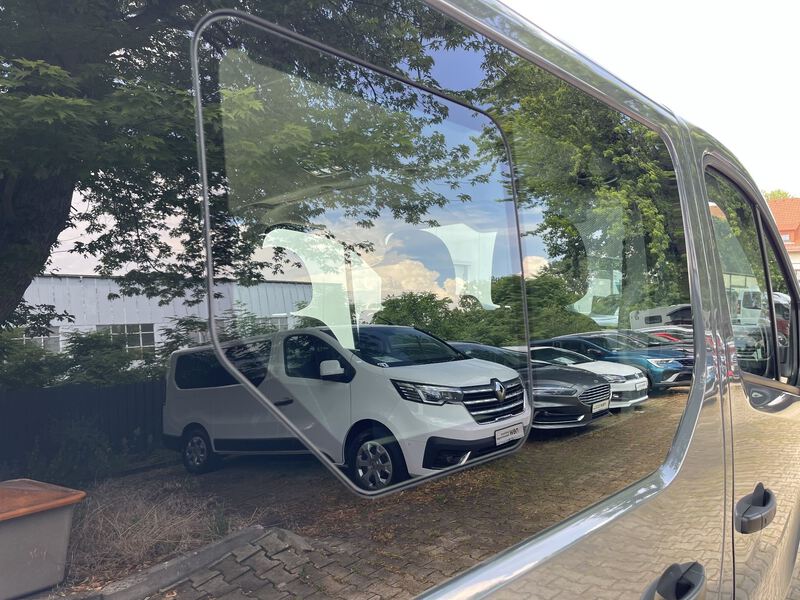 Fahrzeugabbildung Trafic L1H1 DOKA Komfort 3,0t dCi 150PS EDC Bild 17 von 46
