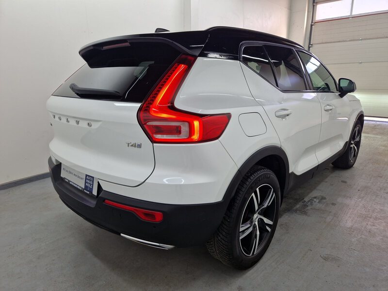 Fahrzeugabbildung XC40 R-Design Automatik SHZ LED Bild 4 von 27