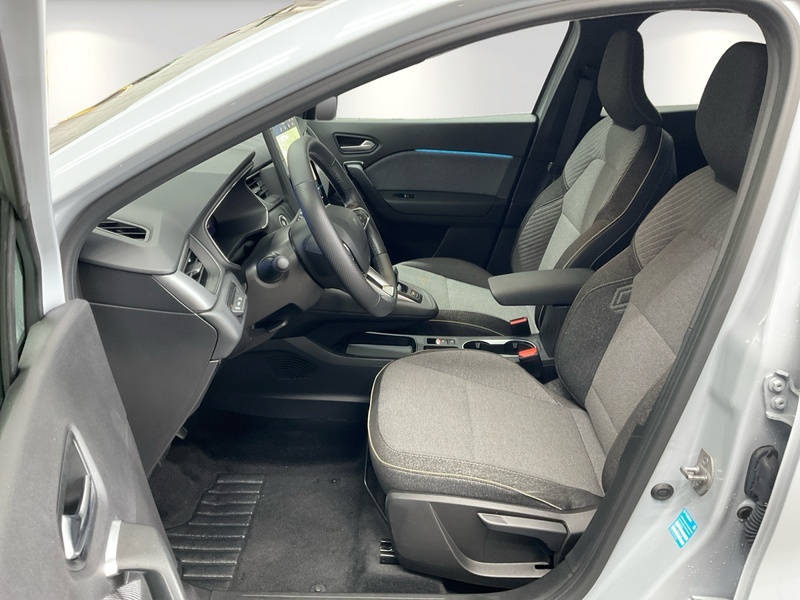 Fahrzeugabbildung Symbioz 1.8 E-TECH Full Hybrid 160 Techno Bild 8 von 17
