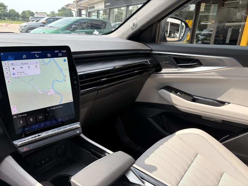Fahrzeugabbildung Espace 6 Iconic Full Hybrid Bild 5 von 13