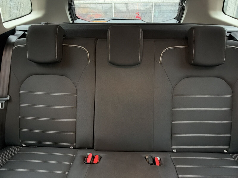 Fahrzeugabbildung Duster Scheckheft 360° Navi PDC Bild 16 von 20