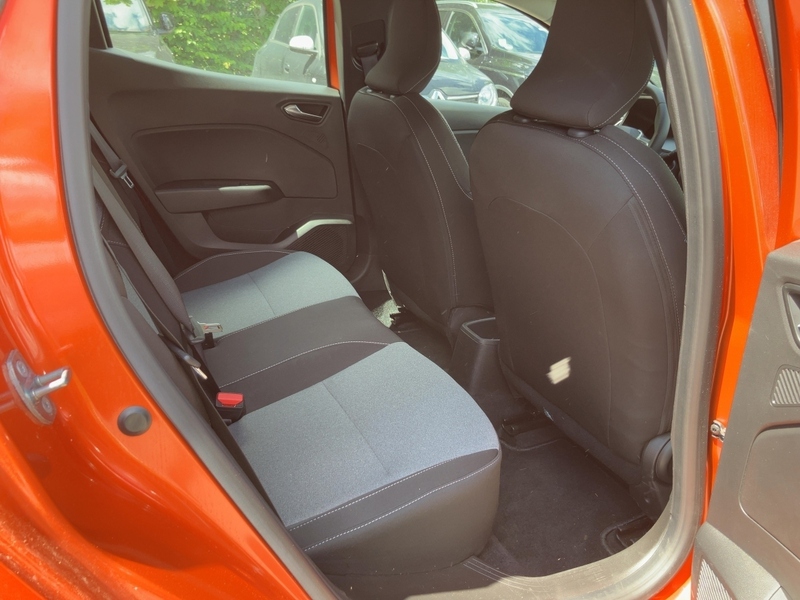 Fahrzeugabbildung Clio Automatik Bild 10 von 18