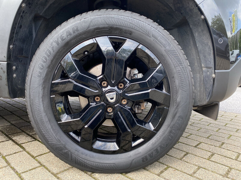 Fahrzeugabbildung Duster Scheckheft 360° Navi PDC Bild 14 von 20