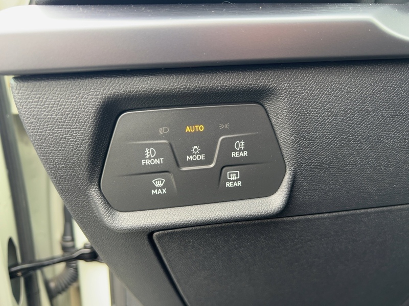 Fahrzeugabbildung Leon Leon Sportstourer 1,5eTSI Bild 18 von 24