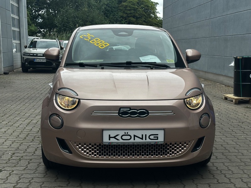 Fahrzeugabbildung 500e 42kWh 118PS Automatik Klimaautomatik DAB+ Bild 8 von 20