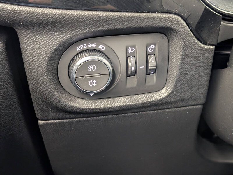 Fahrzeugabbildung Corsa 1.2 Turbo GS Automatik Kamera Klima Bild 28 von 32