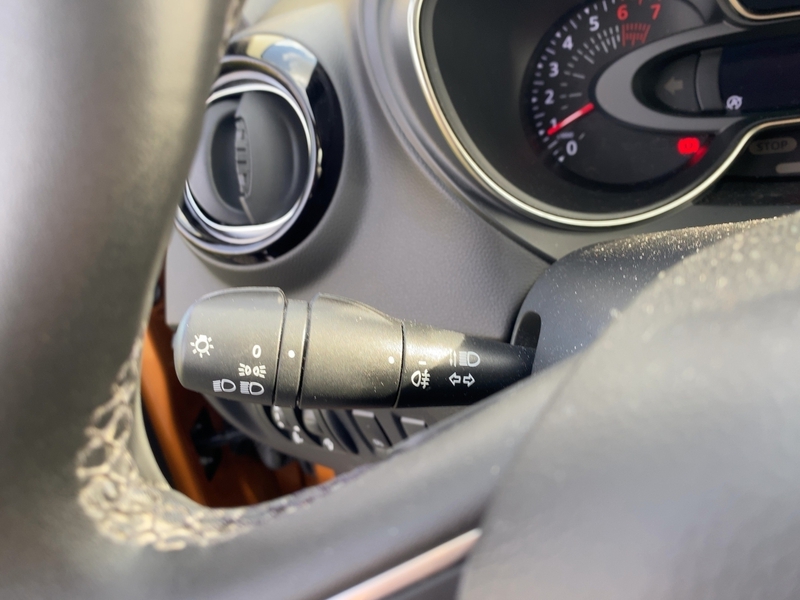 Fahrzeugabbildung Captur ABS Fahrerairbag ESP SERVO Bild 17 von 20