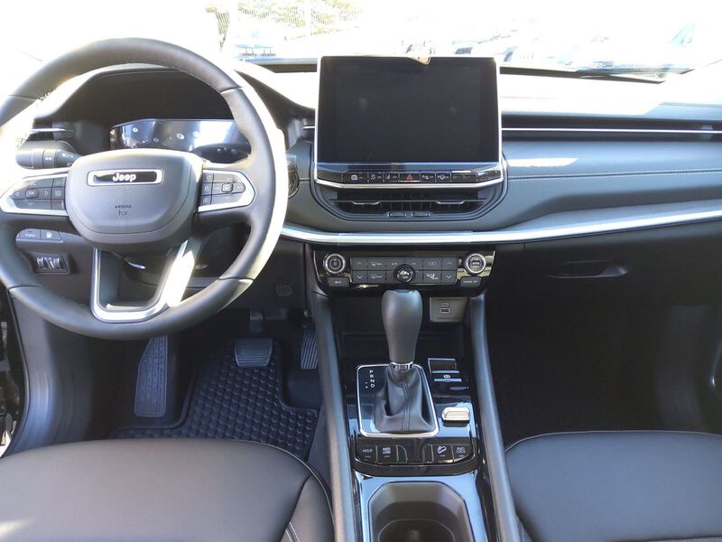 Fahrzeugabbildung Compass 1.3 Plug-In Hybrid Limited Bild 9 von 11