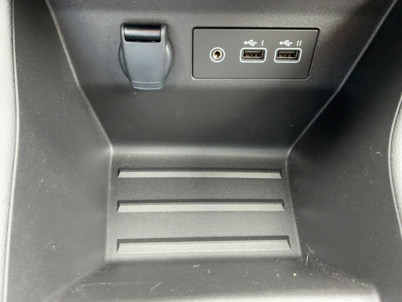 Fahrzeugabbildung Clio Allwetter+PDC+Carplay Bild 34 von 50