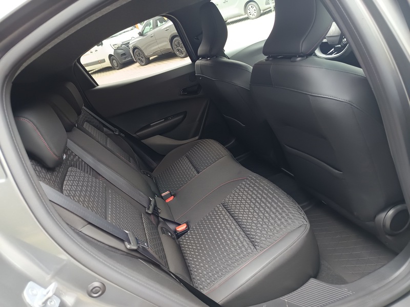 Fahrzeugabbildung Clio Techno Full Hybrid E-Tech 160 Bild 5 von 13