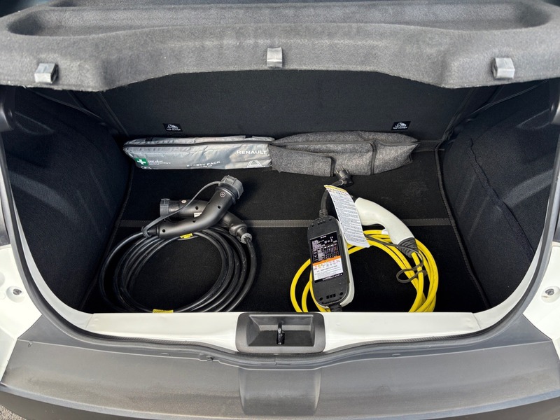 Fahrzeugabbildung Spring Navi-Kamera-2xLadekabel Bild 6 von 17