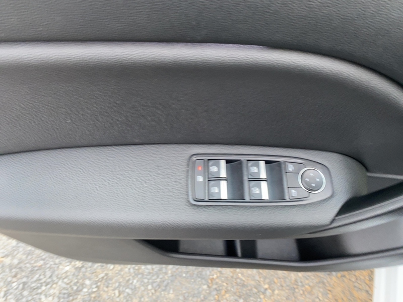 Fahrzeugabbildung Captur TECHNO TCe 140 Bild 13 von 20