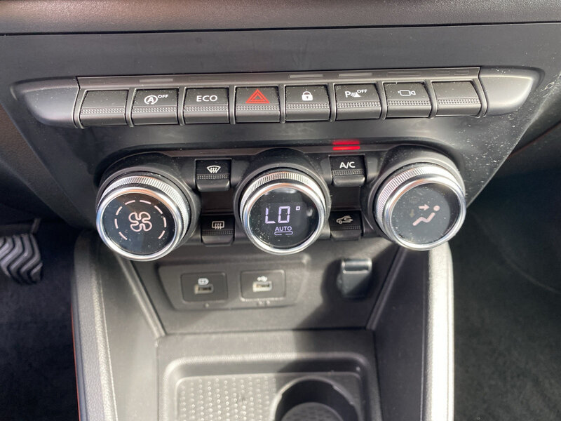 Fahrzeugabbildung Duster Scheckheft 360° Navi PDC Bild 18 von 20