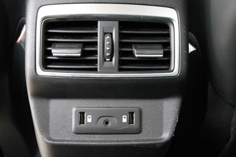 Fahrzeugabbildung Koleos INITIALE PARIS BLUE dCi 185 4WD X-tronic Bild 20 von 30