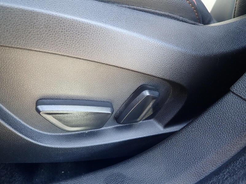 Fahrzeugabbildung Captur Initiale Paris E-TECH Plug-In 160 Bild 17 von 18