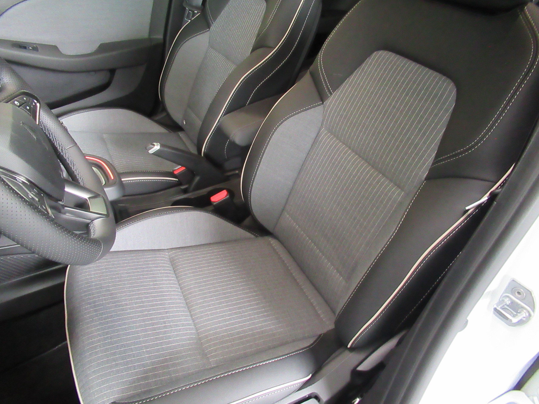 Renault Clio – Bild 8