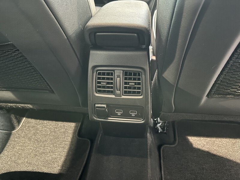 Fahrzeugabbildung Captur INTENS TCe 140 EDC Bild 16 von 50