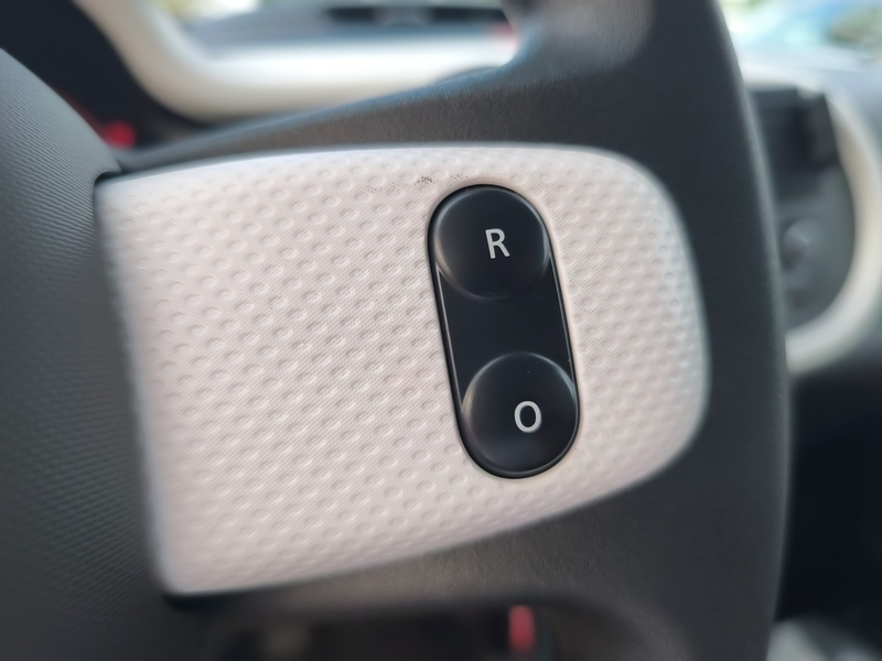 Fahrzeugabbildung Twingo 1.0 SCe 75 Limited KLIMA*CARPLAY*PDC*ALLW Bild 17 von 18