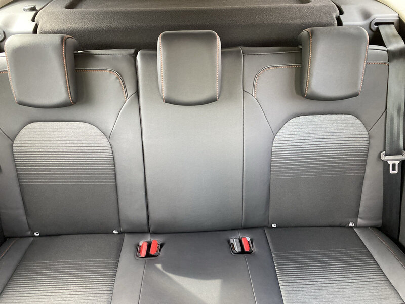Fahrzeugabbildung Duster Scheckheft 360° Navi PDC Bild 15 von 20